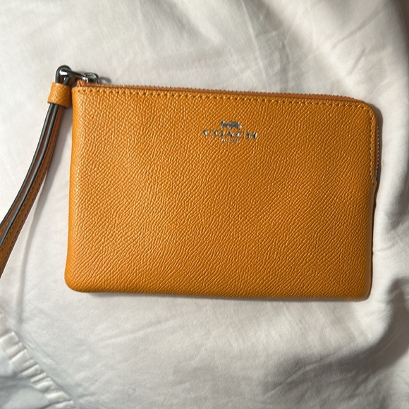COACH  Women’s Crossgrain Leather Corner Zip Wristlet Wallet Clutch In Orange - Picture 6 of 6